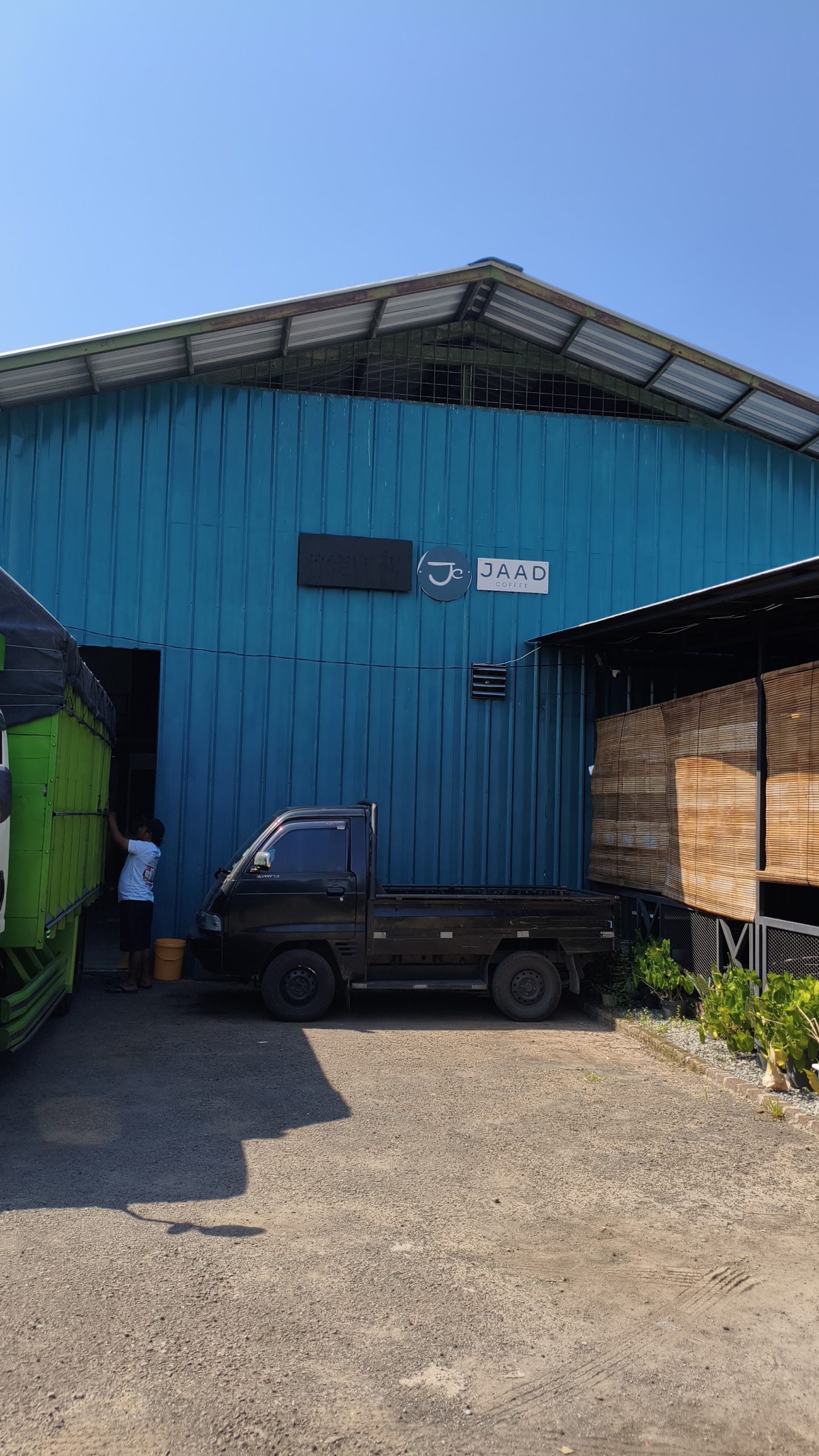 Export warehouse with delivery truck